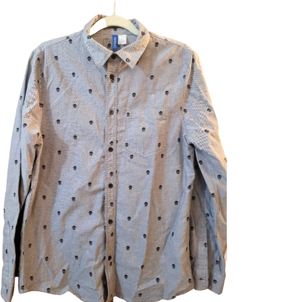 H&M gray skull print long sleeve button down M